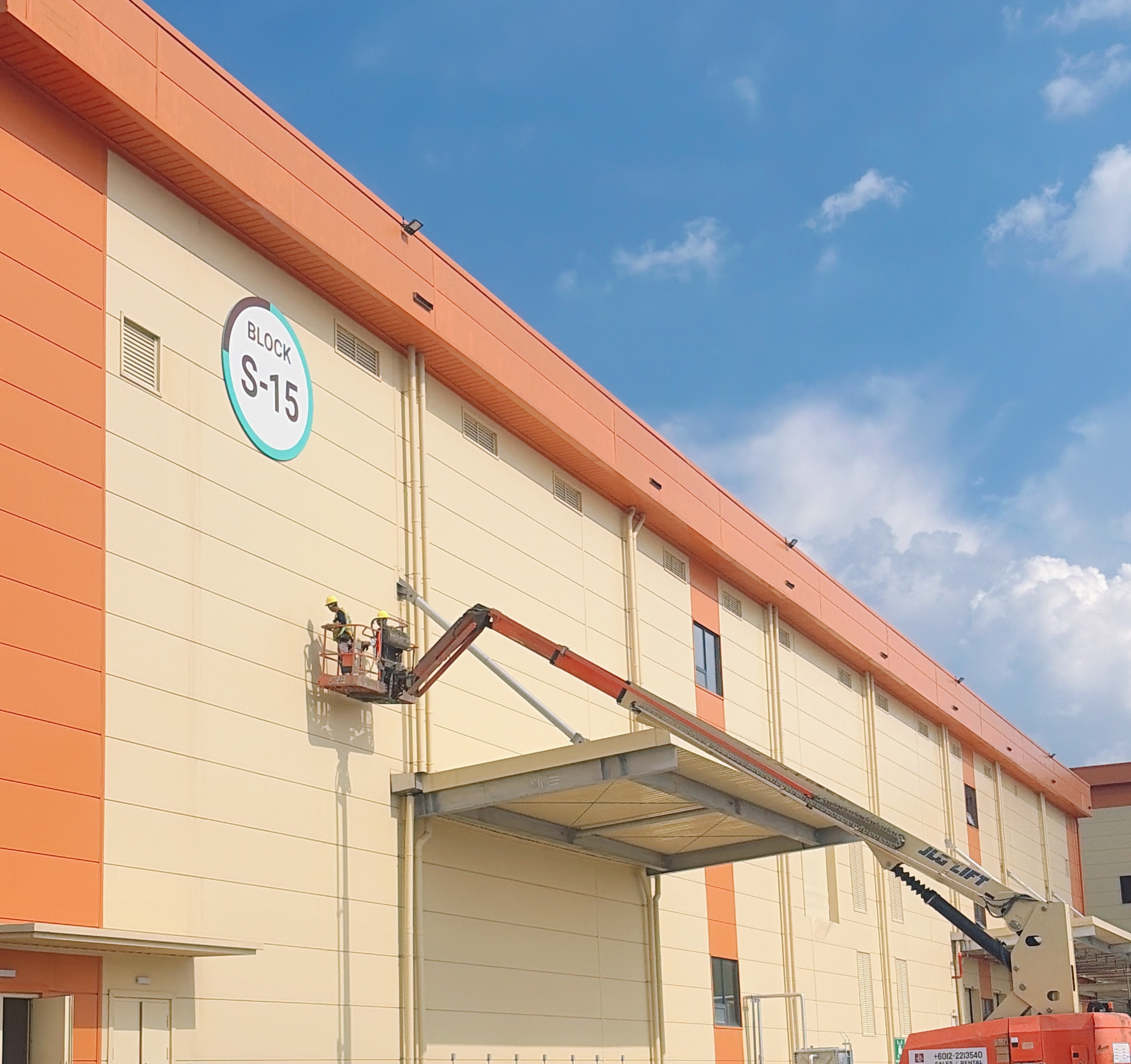 Mengapa Semakin Banyak Projek Perindustrian di Malaysia Memilih Sistem Sandwich Panel